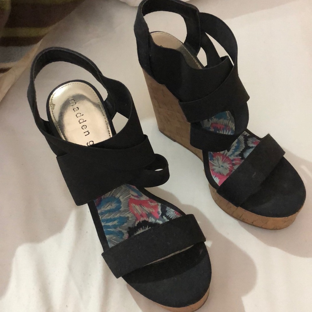 Stretchy bondage material heels